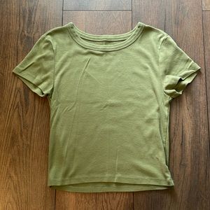 Olive green AE baby tee! 🫒